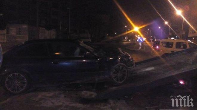 Пореден ужас на пътя! Двама младежи с БМВ-а и бясна скорост пратиха хора в болница след катастрофа 