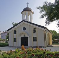 Банда краде от даренията по църквите в Бургаско