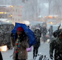 Мощна буря отмени стотици полети в Канада