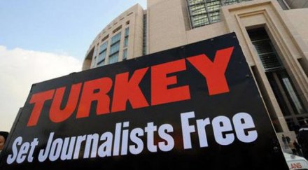 рекорден брой журналисти лежат решетките