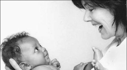 дете помага родителите осиновят българчета