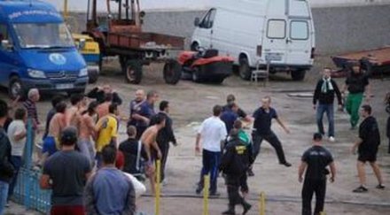 две фамилии млатят сопи селска дискотека