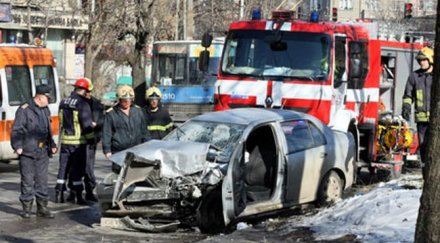 шофьор микробус загина катастрофа тир