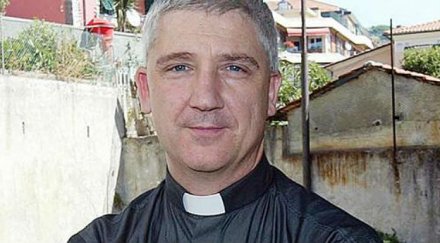 италиански свещеник обвини жените провокиране насилие