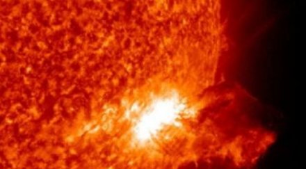 установиха датата мощното слънчево изригване