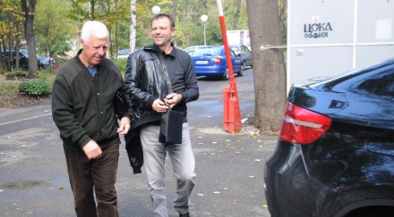 фъргюсън провали група месеца