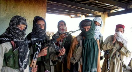 талибаните отвлекли служители реда