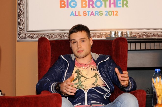 Лестер се разделя с наградата си от Биг Брадър