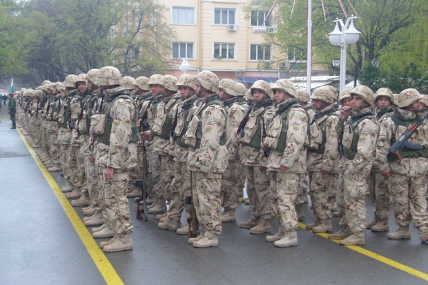 Армията отдава почит на загиналите в Ирак