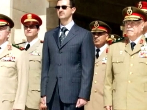 Масово дезертьорство довършва сирийския режим