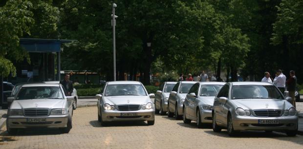 Пътешественици в кризата: Депутати обиколиха 29 пъти Земята 