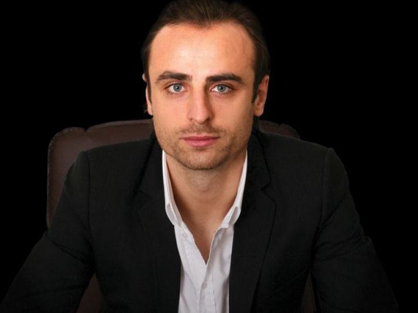 Бербо честити Коледа на българи и англичани (снимка)