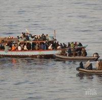 Индонезийският флот изтегли кораб с емигранти извън  свои води