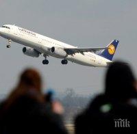 Канадка роди на борда на самолет