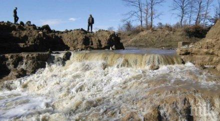 разрушени пътища наводнени къщи порой средец