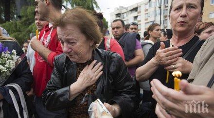 македония протестира черно бяло запалени свещи