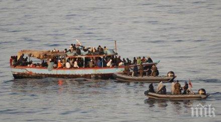 индонезийският флот изтегли кораб емигранти извън свои води