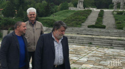 рашидов огледа паметника христо ботев бил непокътнат