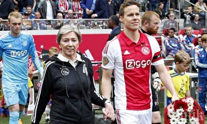 Ето как футболистите на Аякс отбелязаха Деня на майката (видео)