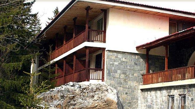 Ужас! Змия изпълзя от стая в почивната станция на Министерския съвет