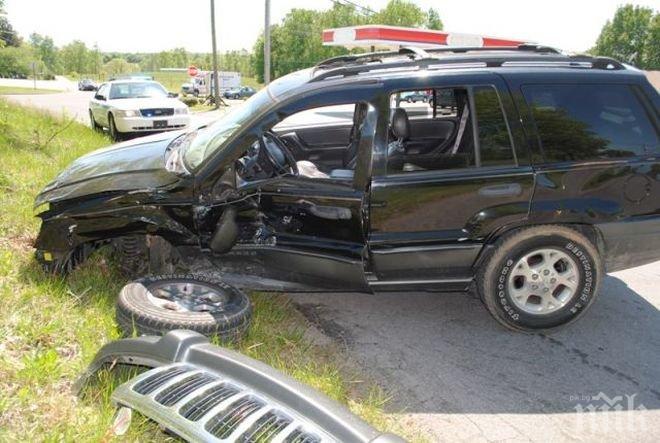 88-годишен дядо заби джипа си в кола на Тракия, три жени са ранени!