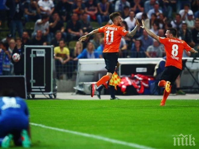 Карлсруе се отдалечава от Първа Бундеслига, Мицански с жълт картон

