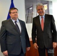 Цацаров се срещна с еврокомисаря по вътрешните работи