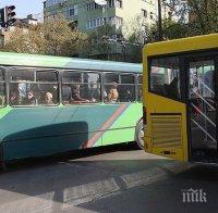 Шофьори на автобуси се гаврят с възрастни хора