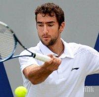 Тенисист заседна в асансьор (снимка)