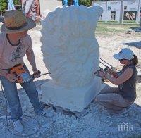 Скулптури ваят произведения на изкуството от русенски камък