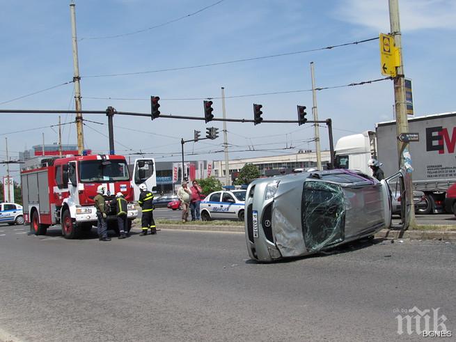 Зрелищна катастрофа блокира кръстовище в Русе