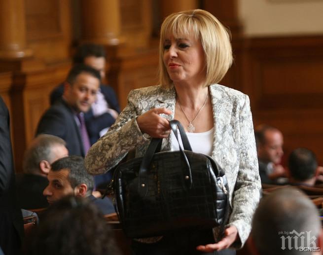 Манолова: Сега се работи дрон по дрон и кмет по кмет