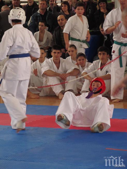 Националният ни отбор по карате киокушин ще участва в Европейско първенство за юноши, девойки, мъже и жени