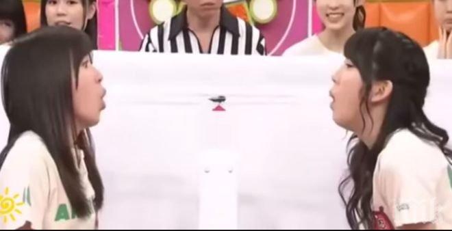 Нова мания: да издухаш хлебарка в устата на противника (видео)