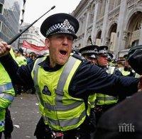 Великобритания арестува рекорден брой души за тероризъм