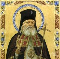 Чудо в София! Икона на Свети Лука вдига болни!