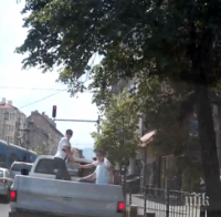 Проверяват случай с абитуриенти в каросерия