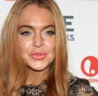 Линдзи Лоуън се скри от папараците в Бруклин
