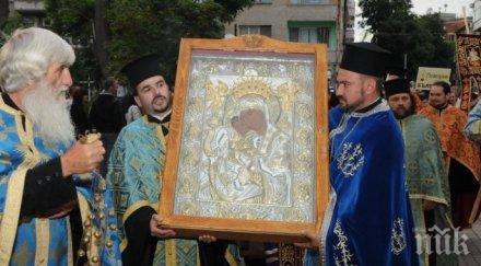 чудотворна икона света богородица пристига поклонение нас