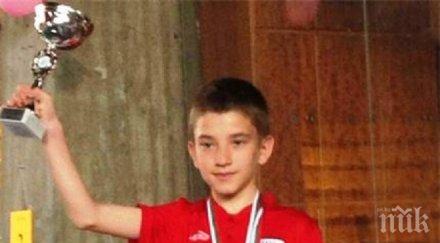 дете трансплантиран черен дроб отново стана шампион тенис