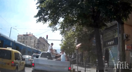 проверяват случай абитуриенти каросерия