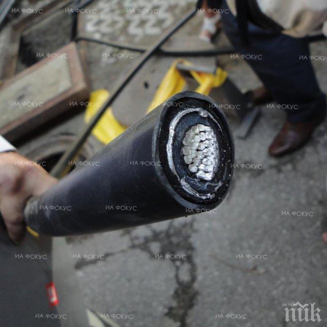 Учени наблюдаваха сензационно превръщане на елементарни частици от един вид в друг