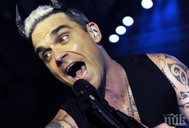 Роби Уилямс отрече обвиненията за сексуален тормоз