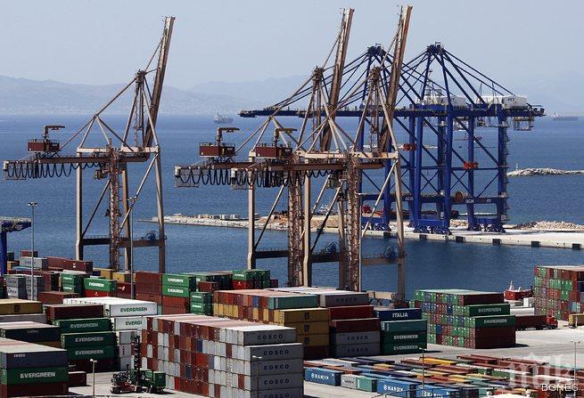 Гърция покани 3 фирми да наддават за пристанището в Пирея