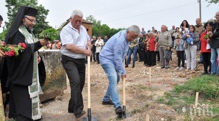 започва строежът параклис оходен