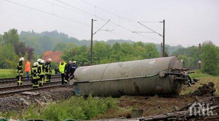 камион влак сблъскаха железопътен прелез двама души загинаха