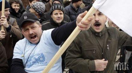 2500 турски работници рено стачкуват