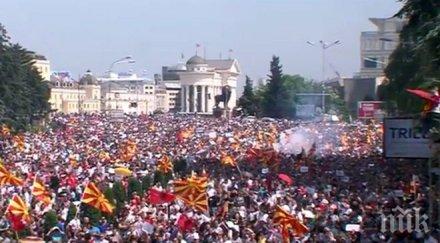 протестиращи строят палатков лагер скопие