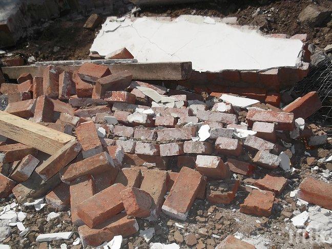 Ужас! Бетонен блок се срути от блок в Бургас, като по чудо няма жертви