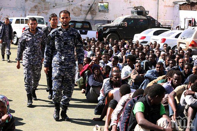400 нелегални имигранти спрени в Либия преди да отплават за Европа